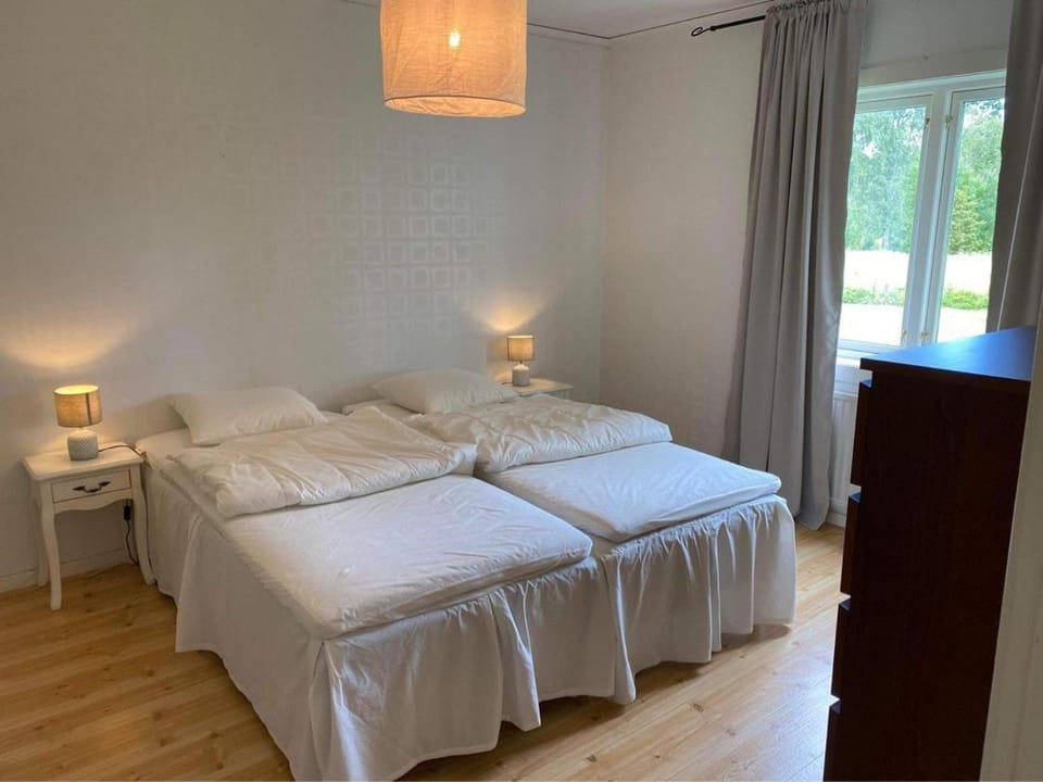 Fully equipped country house with lake location Villa in Sweden