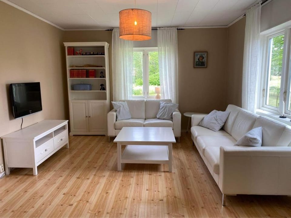 Fully equipped country house with lake location Villa in Sweden