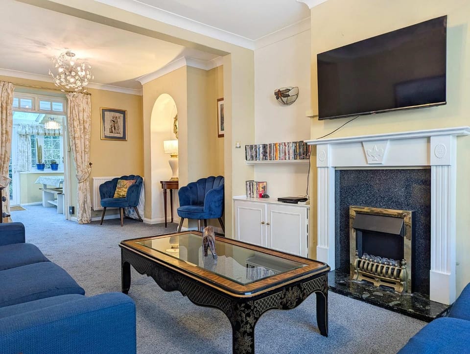 TV and multimedia, Living room, Seating area