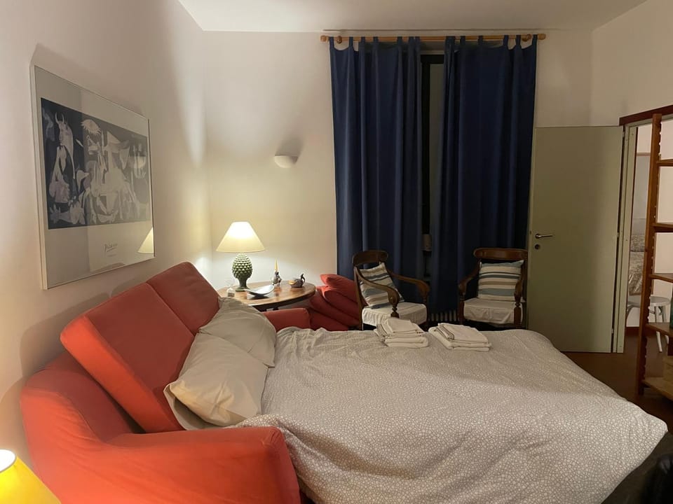 Bed, Living room