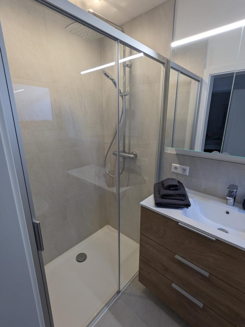 Shower, towels