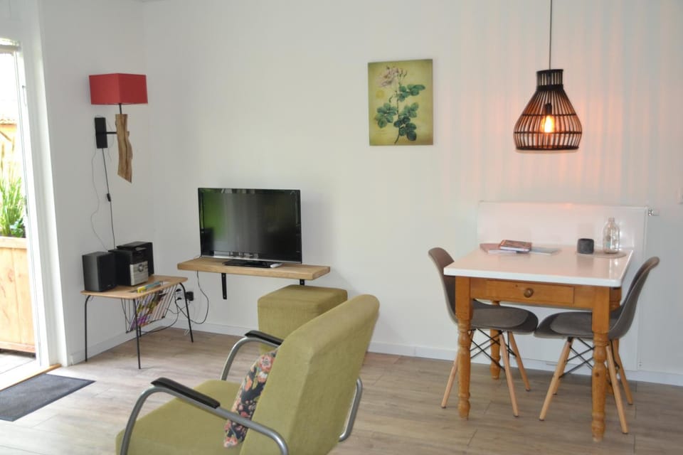 TV and multimedia, Living room, Dining area