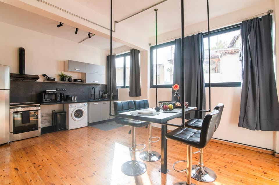 Dining area, kitchen