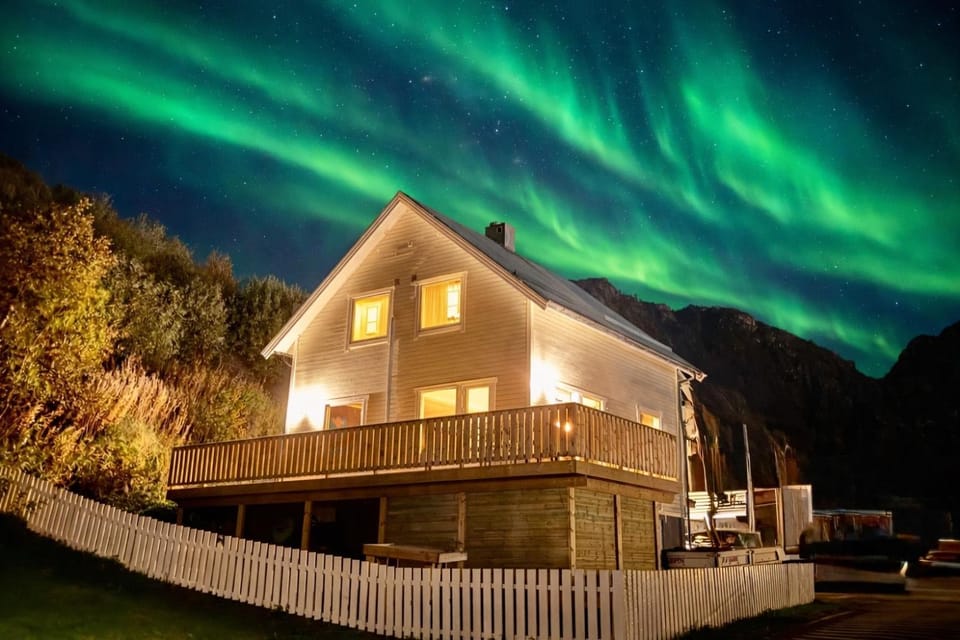 Sandersstua 2, luxury family villa with private whirlpool in Stamsund House in Lofoten