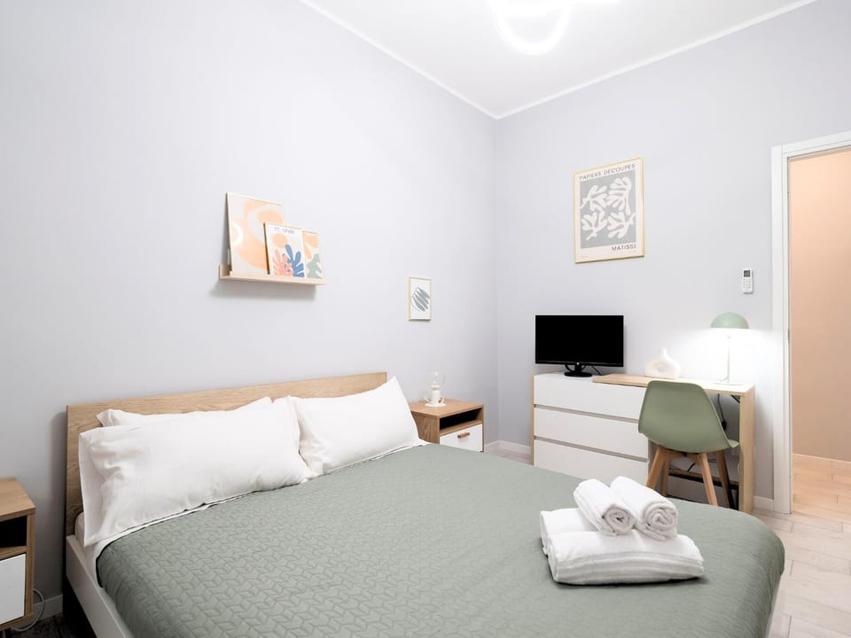 TV and multimedia, Bedroom, air conditioner