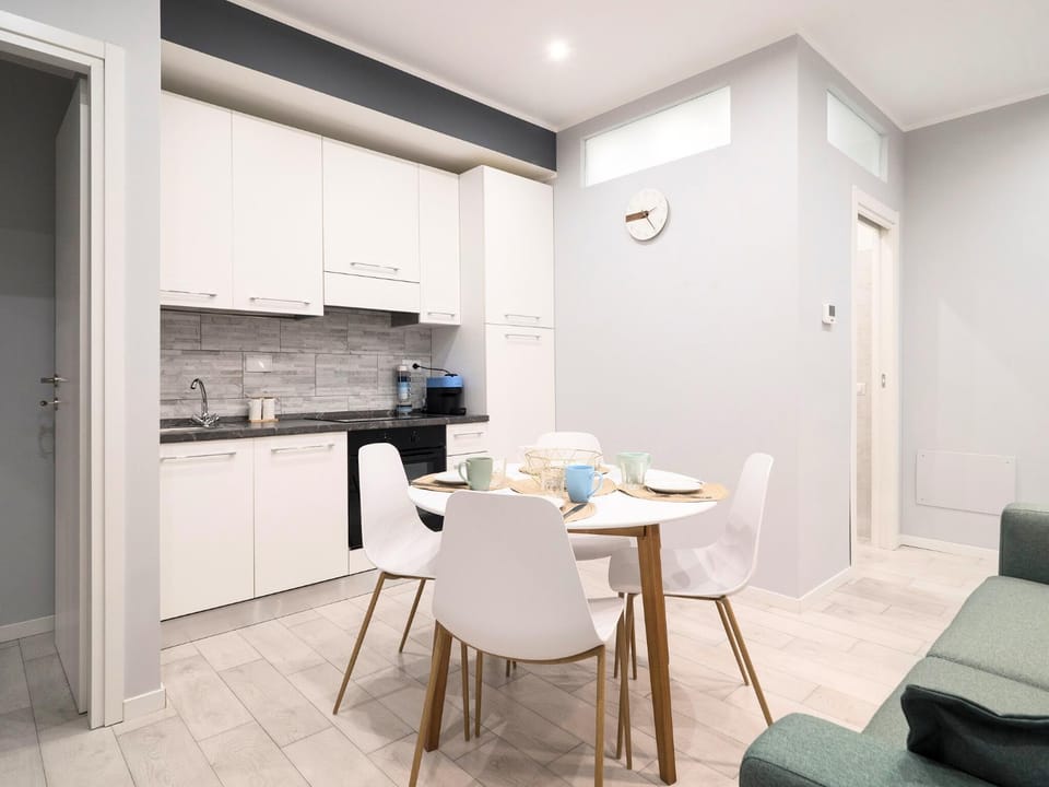 TV and multimedia, microwave, oven, stove, toaster, kitchen