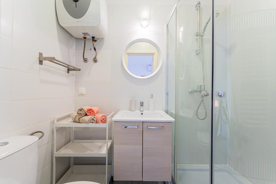 Shower, Toilet, Bathroom, towels