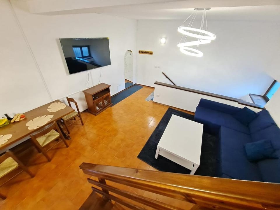 TV and multimedia, Living room, Seating area, Dining area, Evening entertainment