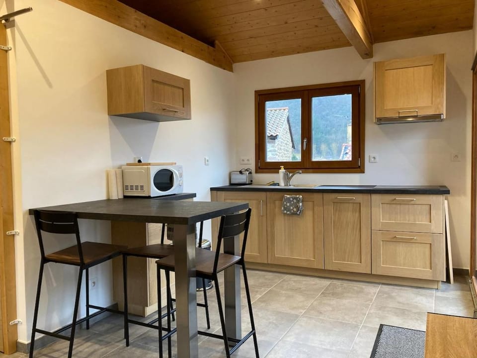 Dining area, dishwasher