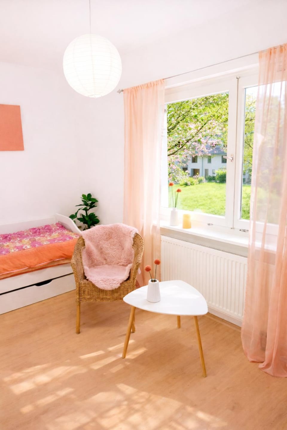 Bed, Photo of the whole room, Seating area, Bedroom