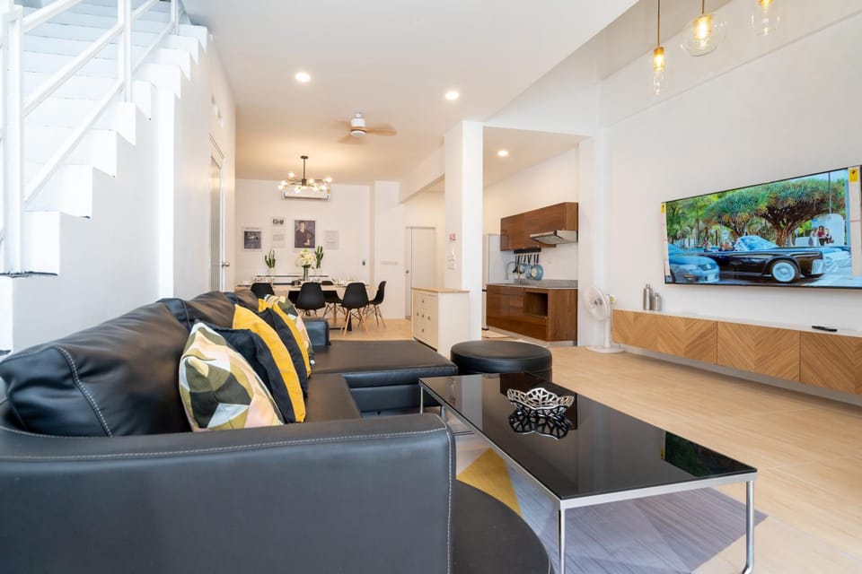 Living room, Seating area