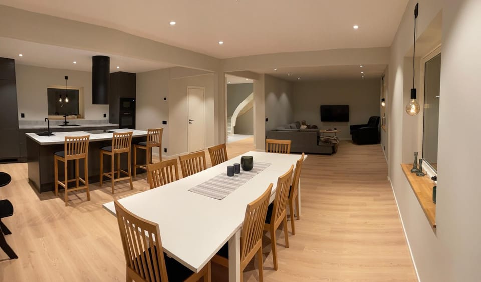 Communal lounge/ TV room, TV and multimedia, Living room, Dining area, Evening entertainment