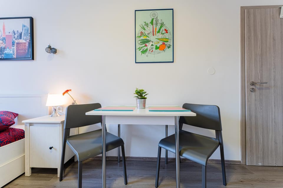 Decorative detail, Seating area, Dining area