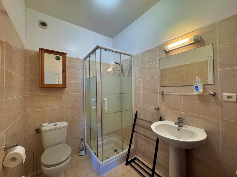 Toilet, Bathroom, towels