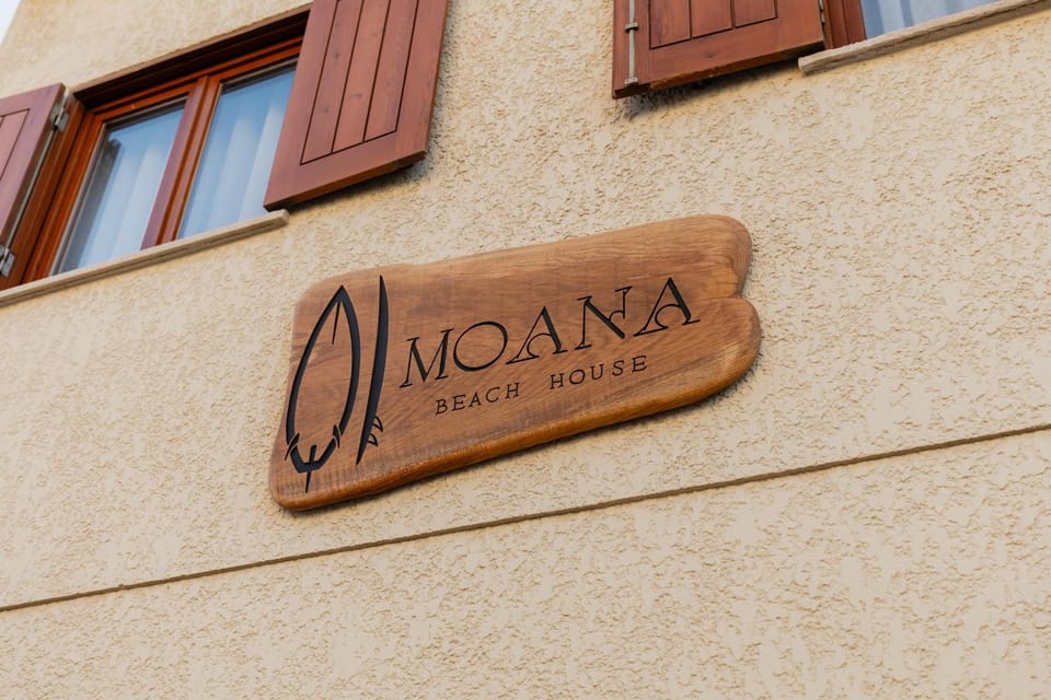 Day, Property logo or sign, Logo/Certificate/Sign, Street view