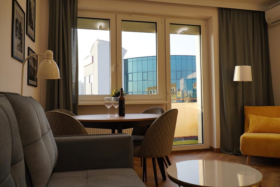 View (from property/room), Balcony/Terrace, Living room