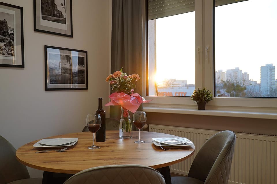 View (from property/room), Living room, Decorative detail, Dining area
