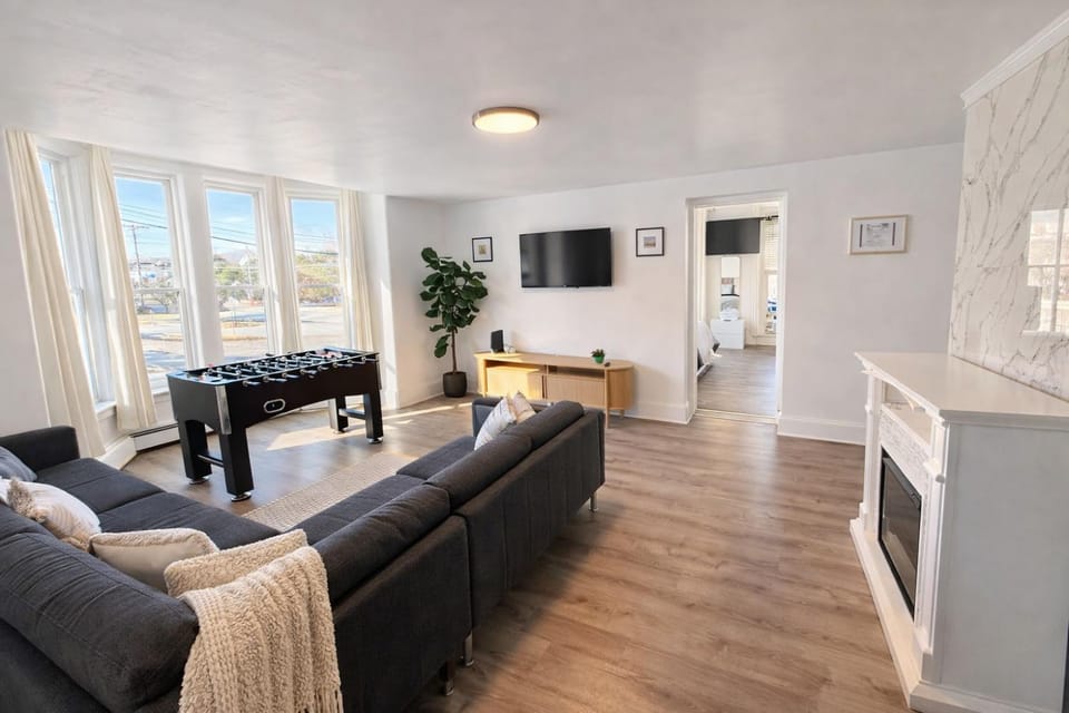 Mohegan Sun Getaway Large Group Retreat Apartment in Danielson