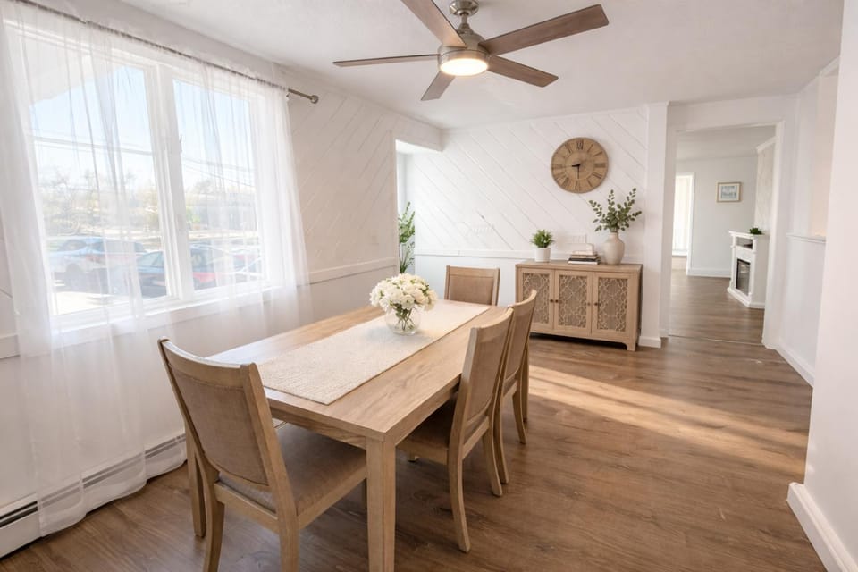 Mohegan Sun Getaway Large Group Retreat Apartment in Danielson