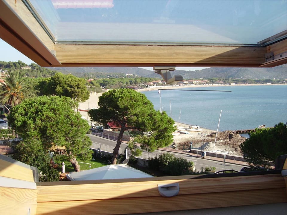 Marina Azzurra VistaMare - HiTuscany Apartment hotel in Campo nell'Elba