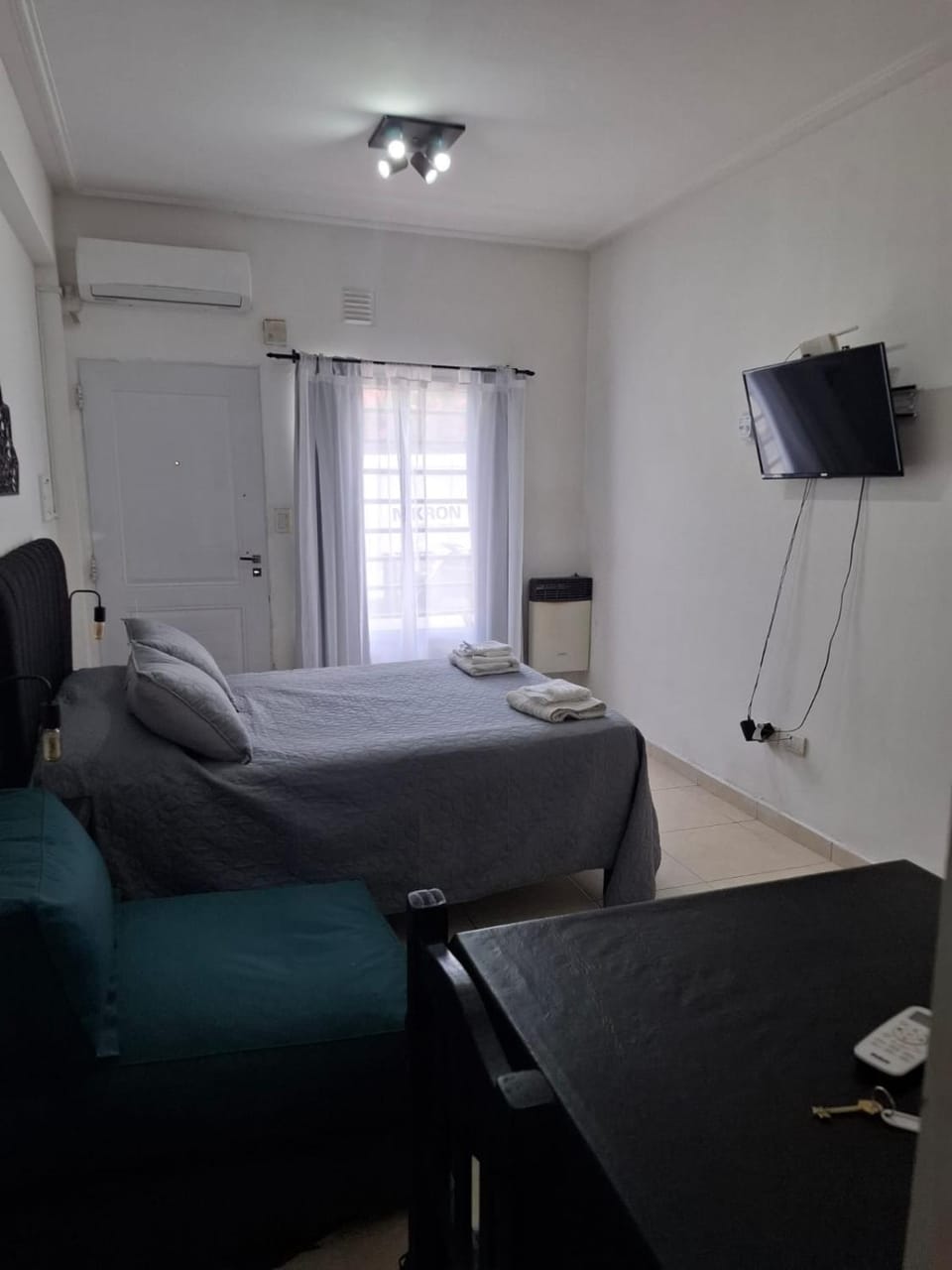 MONOAMBIENTE ECONOMICO hasta 3 personas con cochera Apartment in Bahía Blanca