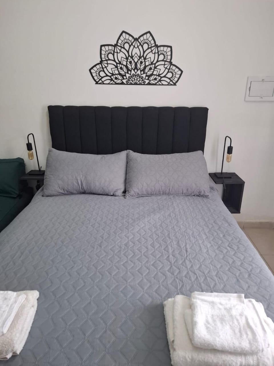 MONOAMBIENTE ECONOMICO hasta 3 personas con cochera Apartment in Bahía Blanca