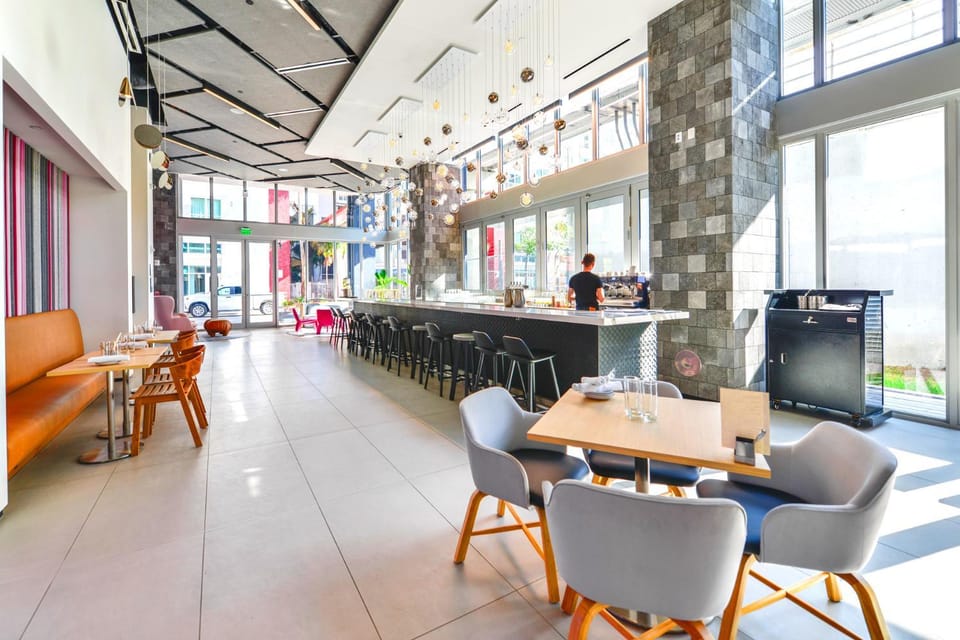 Restaurant/places to eat, Lounge or bar, Seating area
