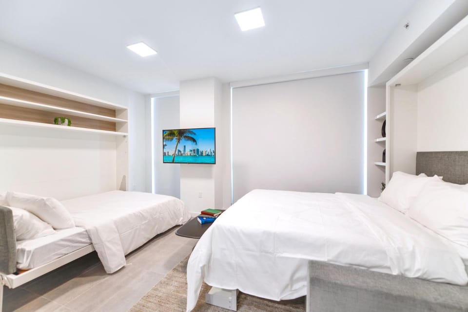 Bed, TV and multimedia, Living room