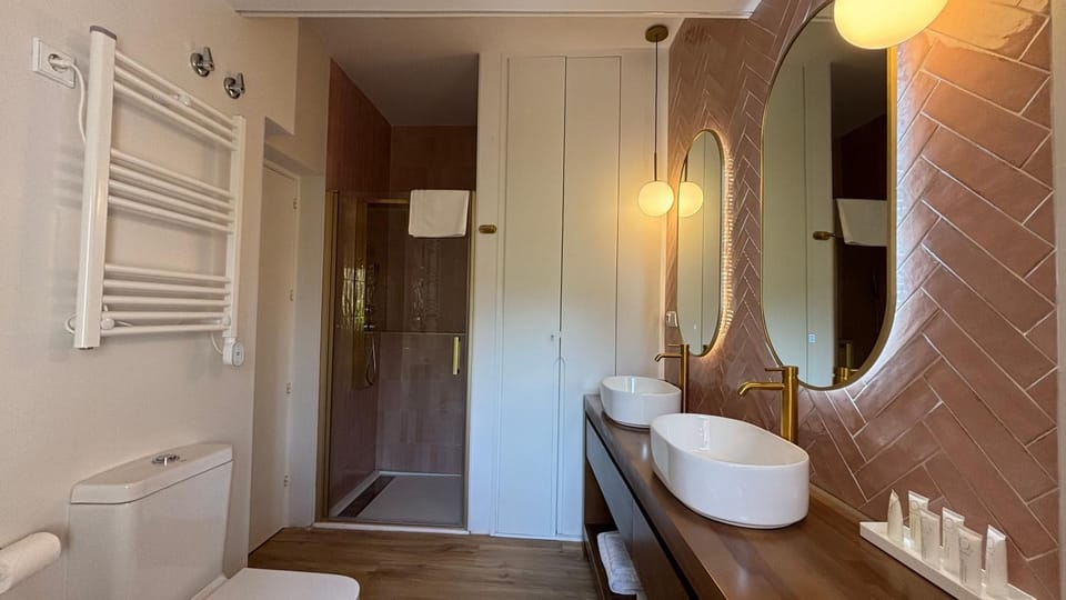 Shower, Bathroom, towels