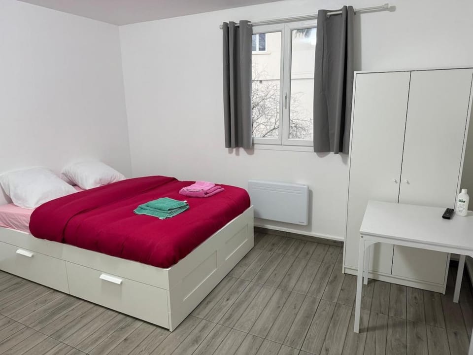 Bed, Photo of the whole room, Bedroom, wardrobe