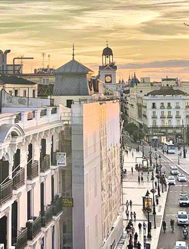 Piso Ático con Terraza y Jacuzzi con vistas a Sol en Madrid Centro Apartment in Centro