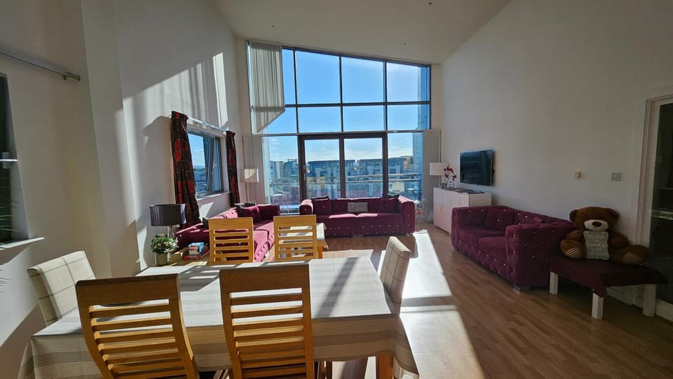 Communal lounge/ TV room, Living room, Dining area