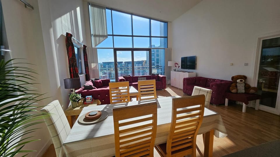Communal lounge/ TV room, Living room, Dining area