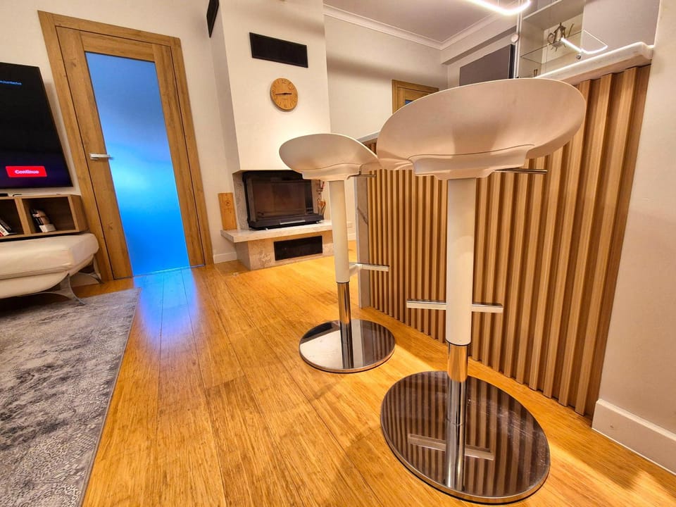 fireplace, minibar