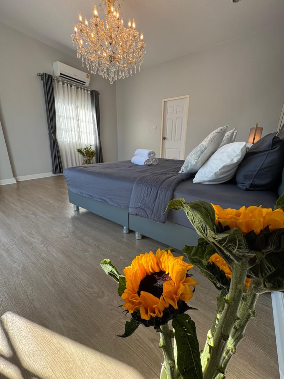 Bed, Photo of the whole room, Bedroom, towels, towels