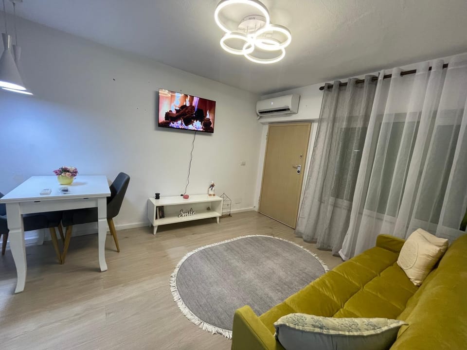 Living room, Seating area, Dining area, air conditioner