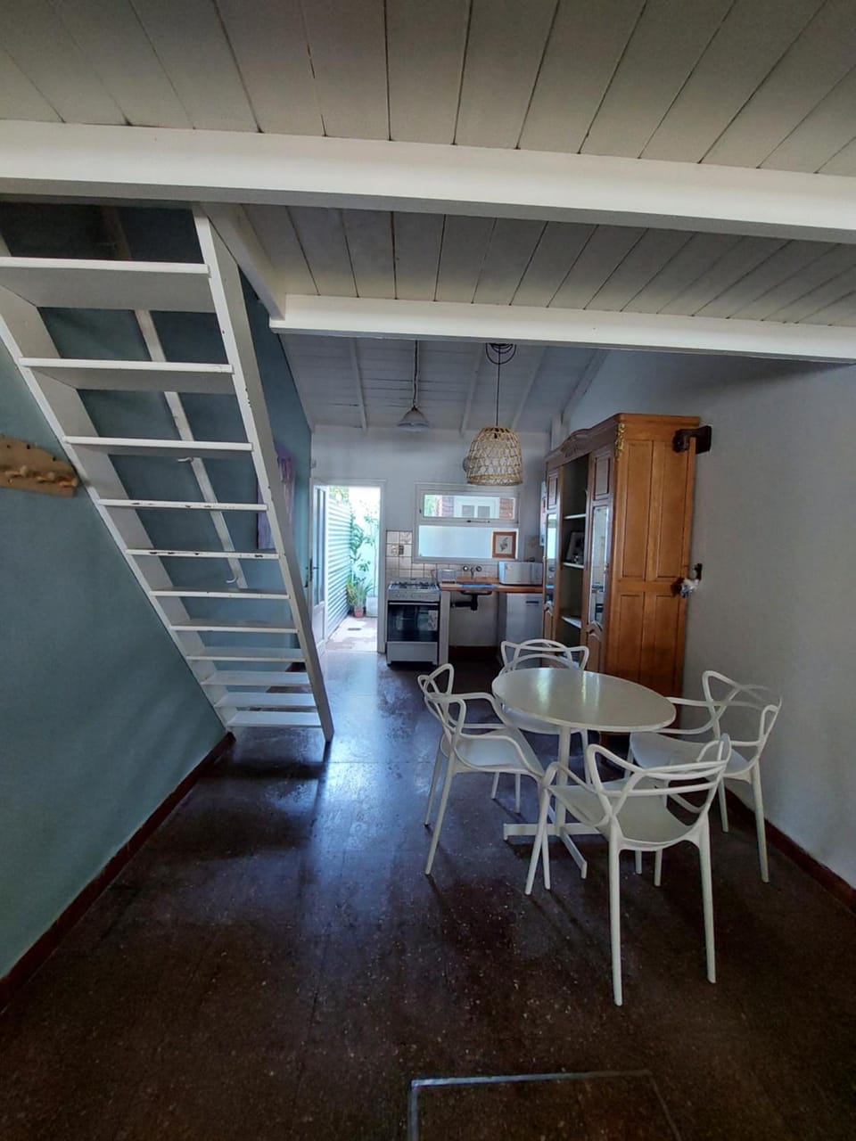 Kitchen or kitchenette, Living room, Seating area, Dining area