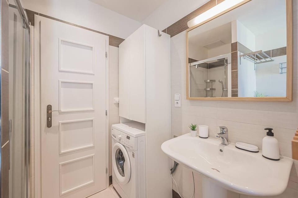 Shower, Bathroom, washing machine