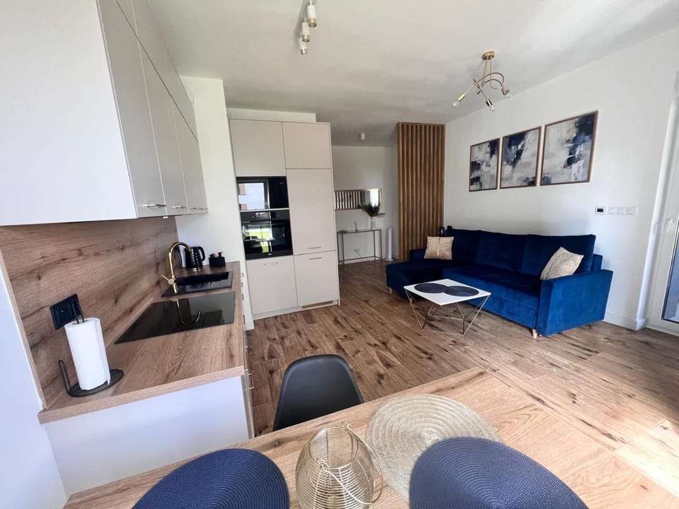 Kitchen or kitchenette, Living room, Seating area, Dining area, minibar, oven, stove