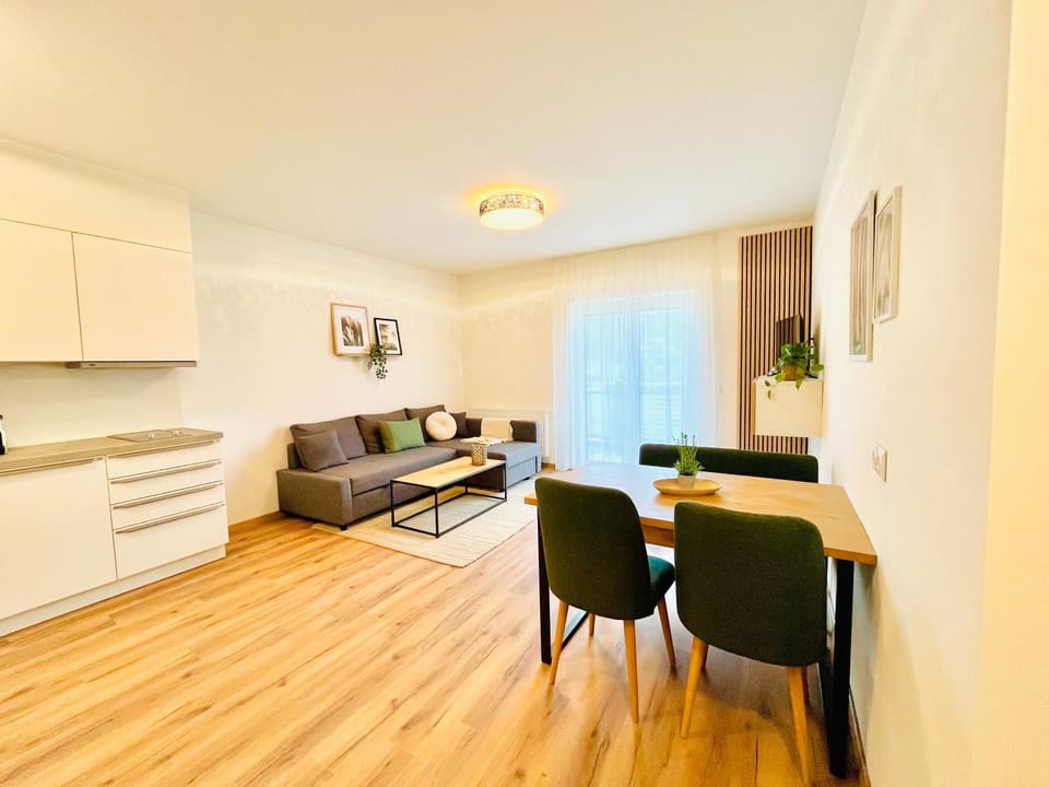 Kitchen or kitchenette, Living room, Seating area, Dining area