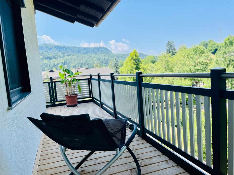 View (from property/room), Balcony/Terrace, Mountain view