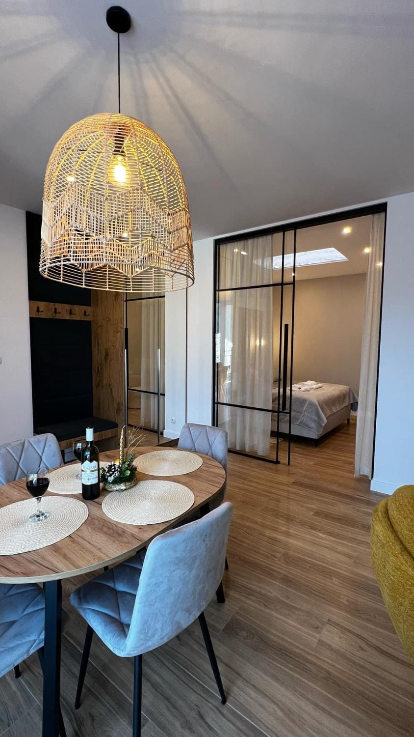 Bed, Photo of the whole room, Dining area, Bedroom
