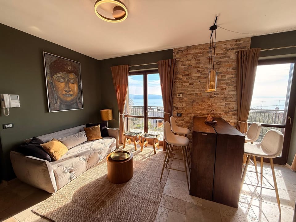 Deluxe Skylounge Design Apartment 360 grad Lake View Apartment in Lake Garda