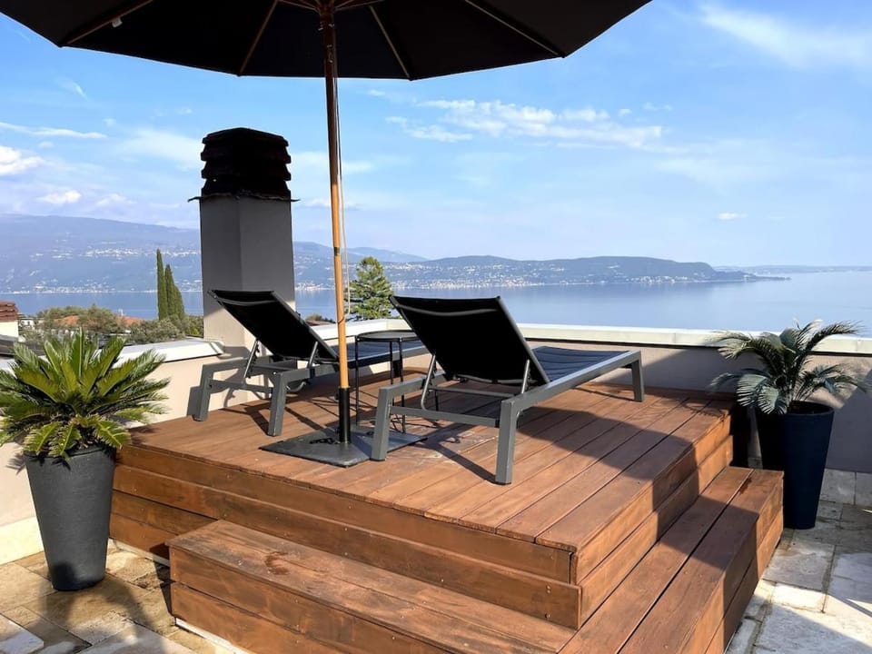 Natural landscape, View (from property/room), Balcony/Terrace, Lake view, Mountain view, sunbed