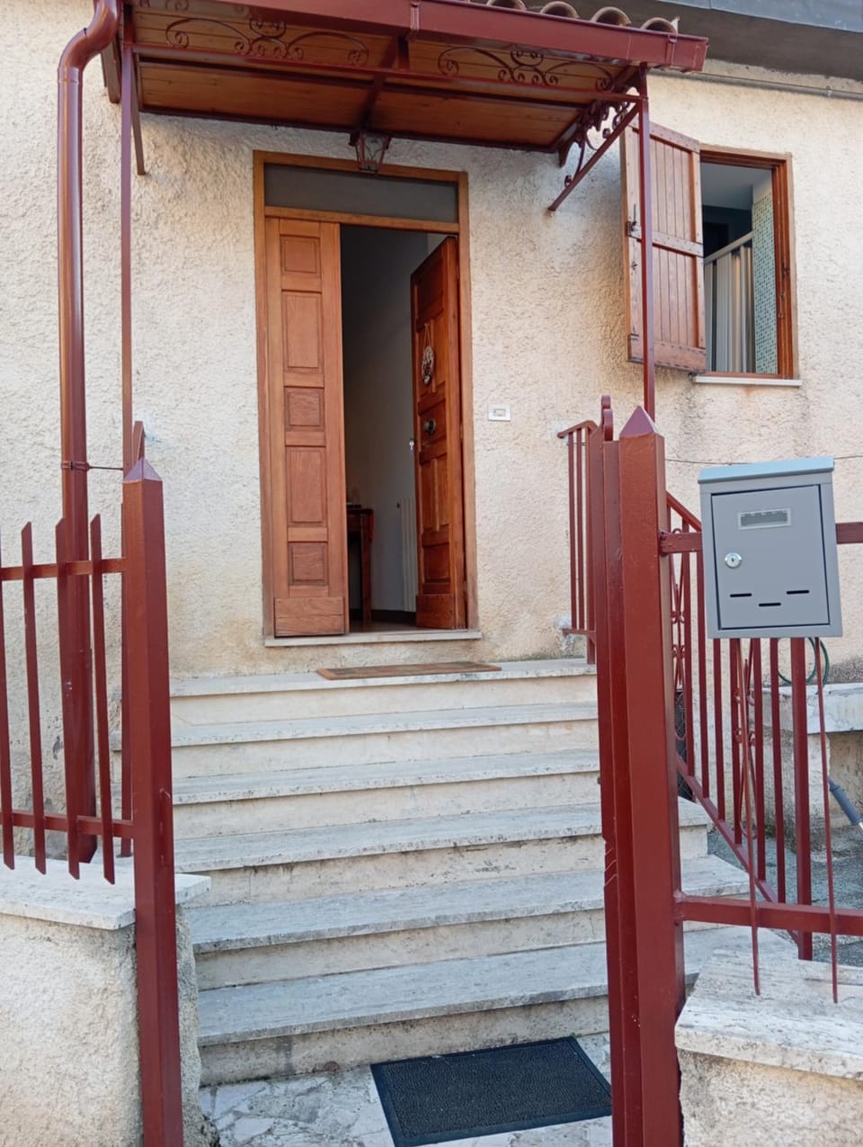 Facade/entrance