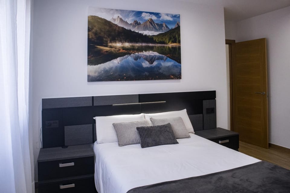 Photo of the whole room, Bedroom