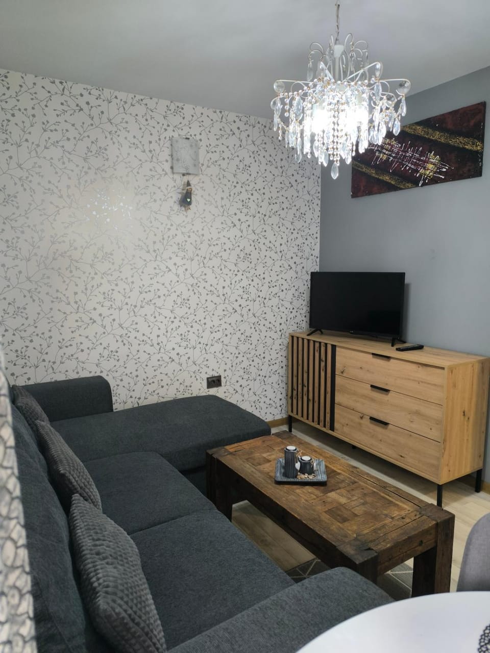TV and multimedia, Living room, Seating area, Evening entertainment