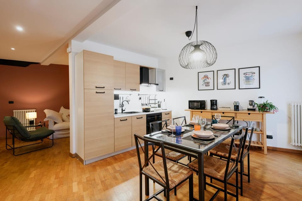 Coffee/tea facilities, Kitchen or kitchenette, microwave, oven, toaster, air conditioner