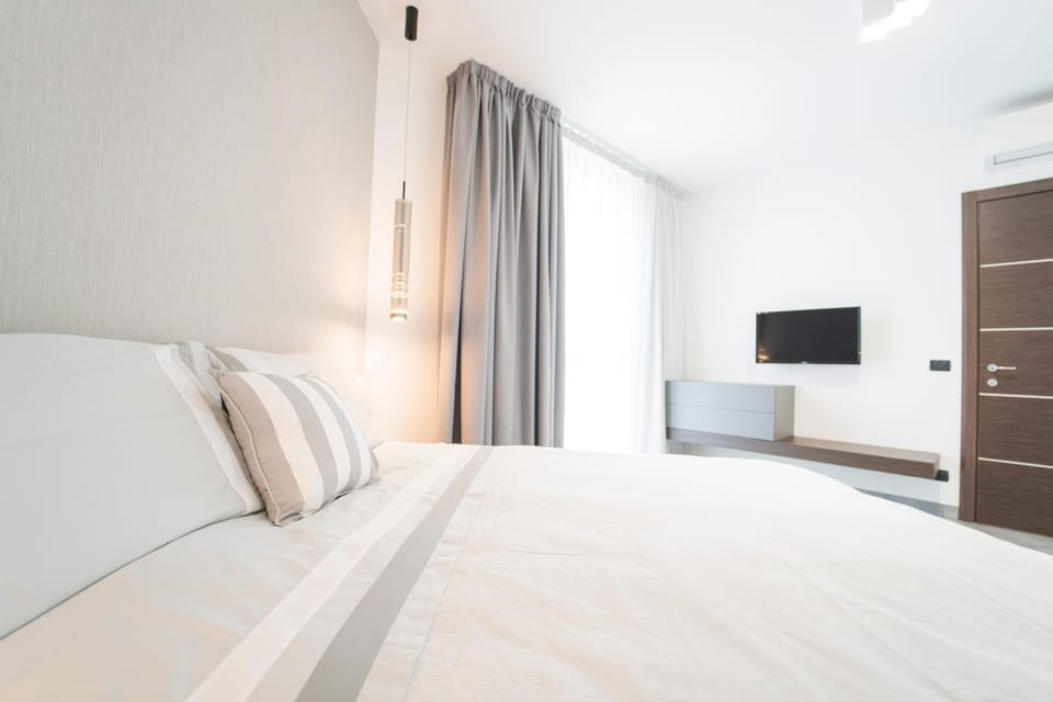 TV and multimedia, Bedroom, furniture
