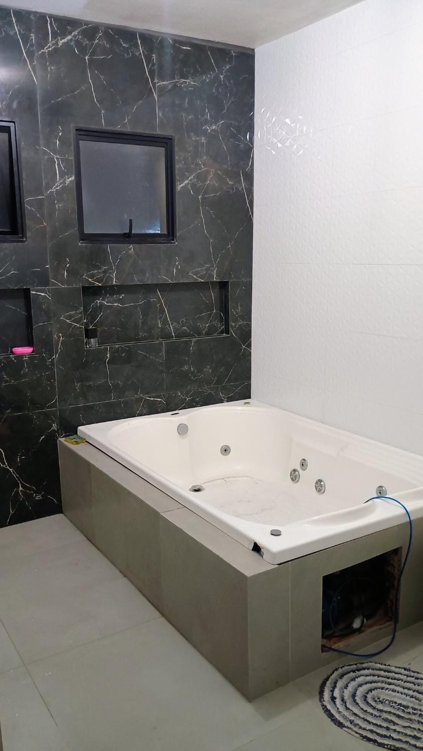 Hot Tub, Bathroom